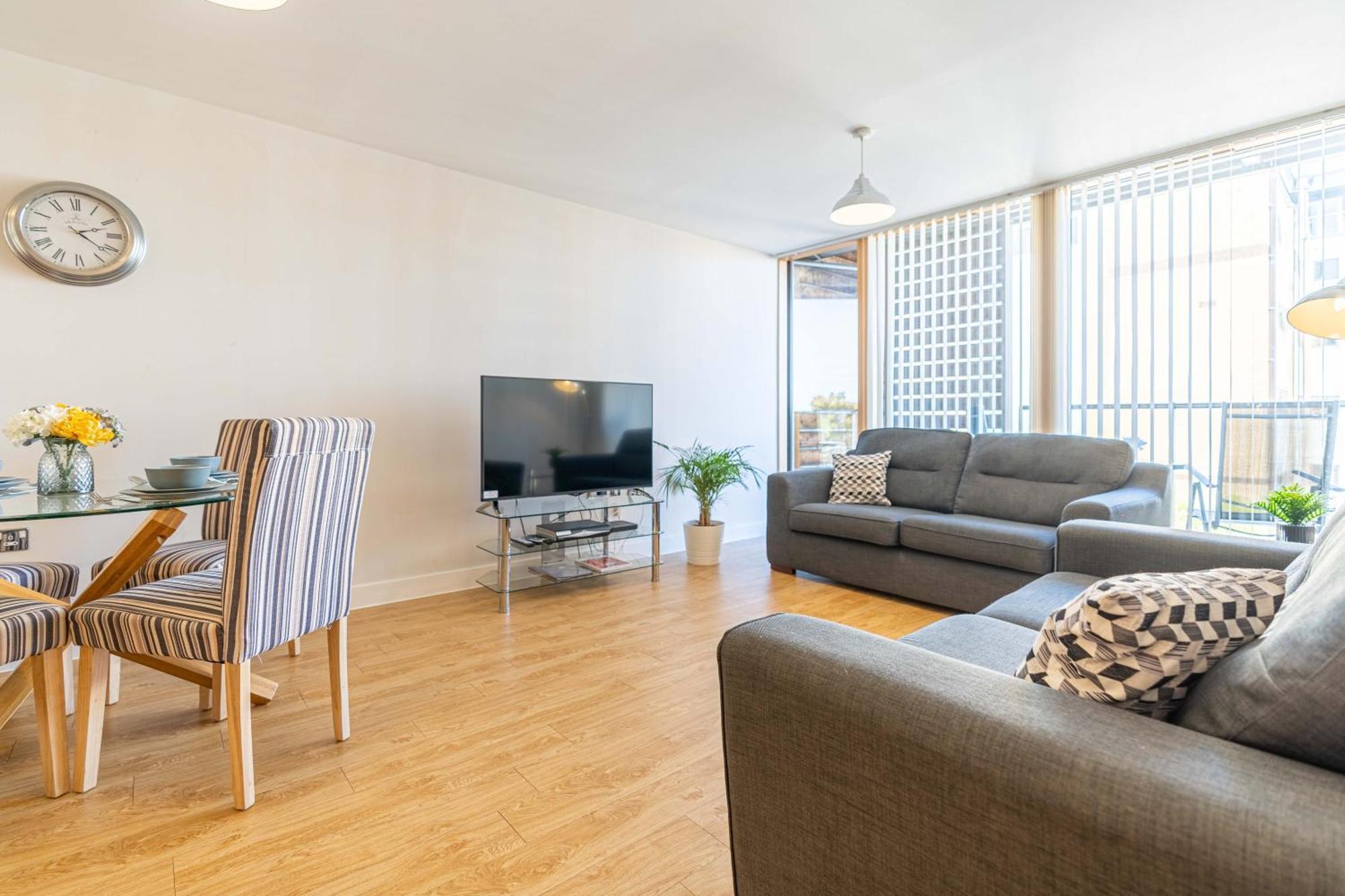 Cotels At Vizion Serviced Apartments, Superfast Broadband, Location, Free Parking, Fully Equipped Kitchen * Milton Keynes